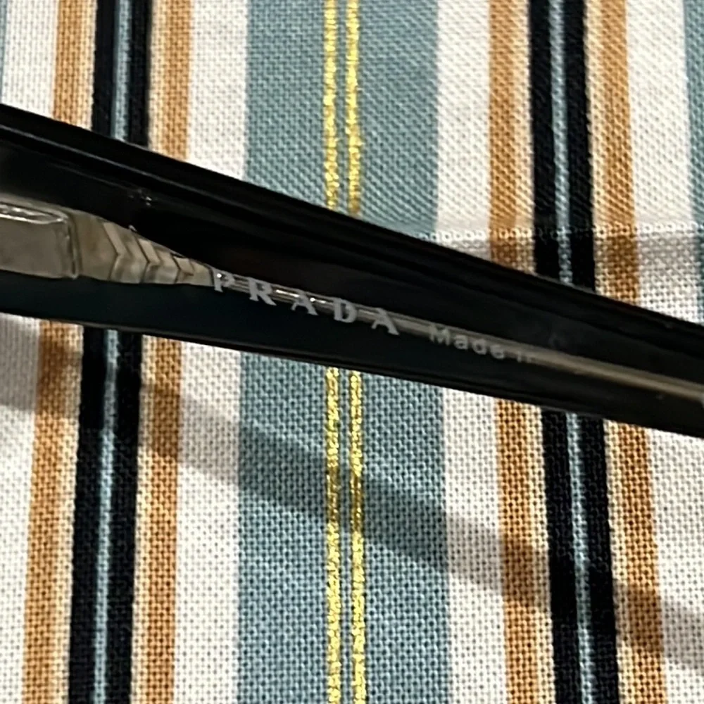 Prada - Picture 7 of 11